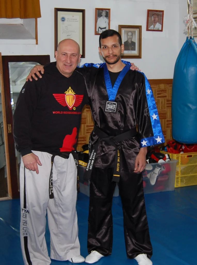 Morgan Vásquez (derecha) junto a su Maestro Mario Pons de Alcoy, España.